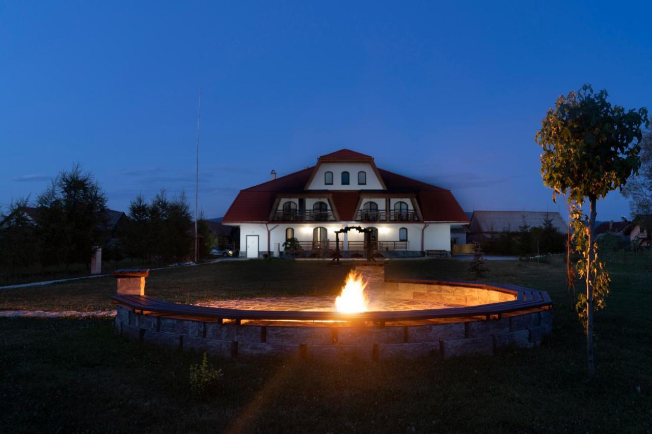 Veranda Panzio Remetea  Экстерьер фото