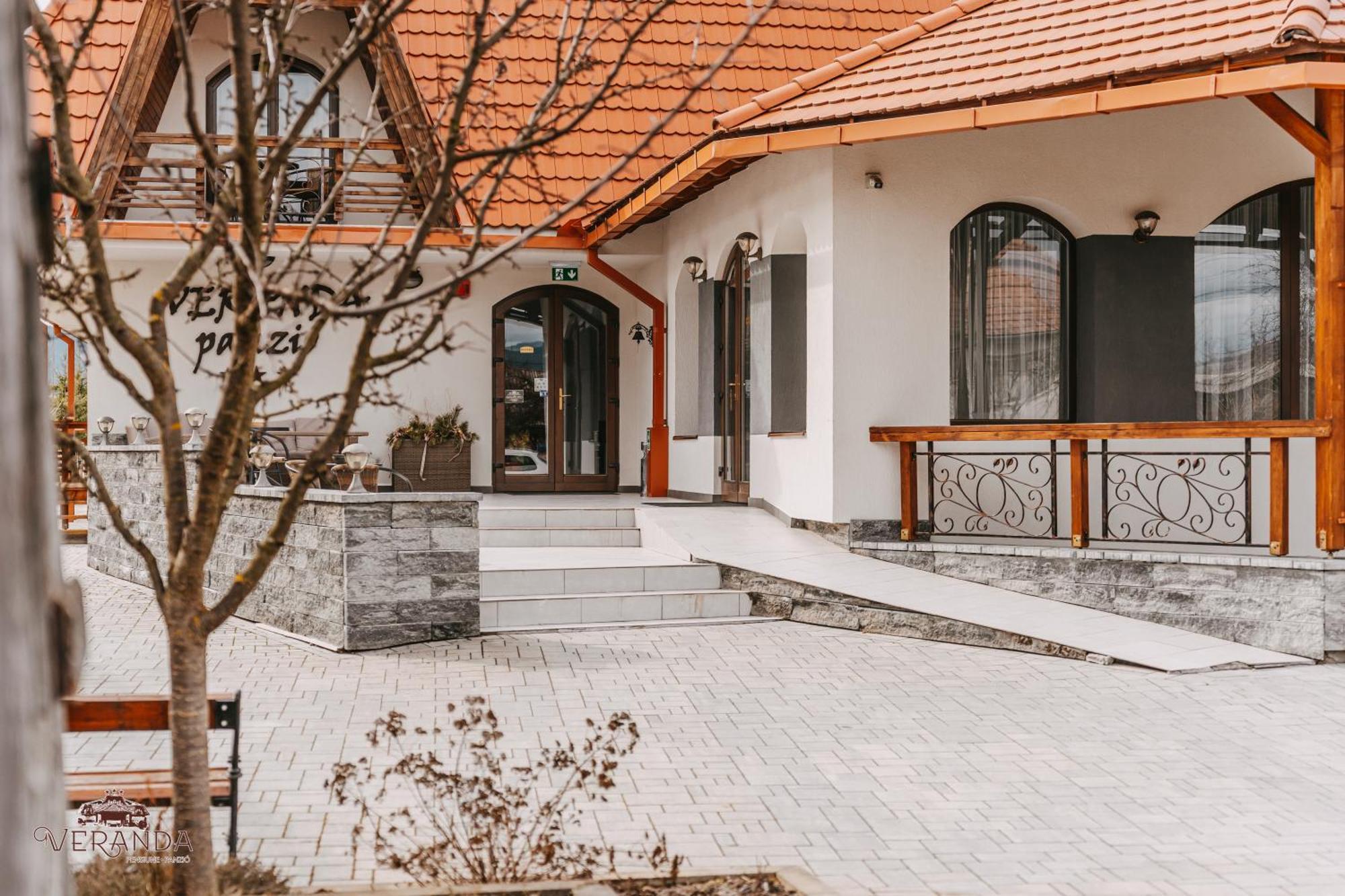 Veranda Panzio Remetea  Экстерьер фото